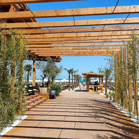 Blue Wave Luxury Mamaia Nord Azimuth * Năvodari