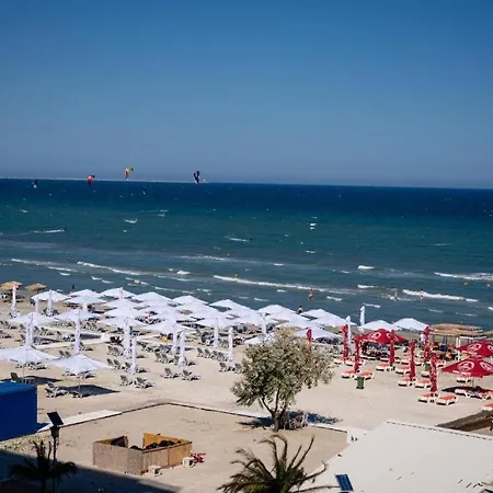 Blue Wave Luxury Mamaia Nord Azimuth ナボダリ
